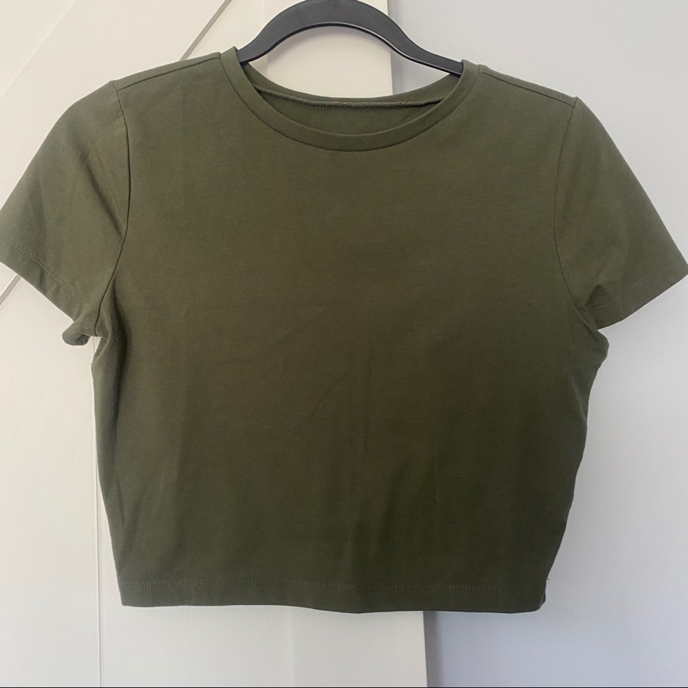 Basic dark green cropped shirt sleeve